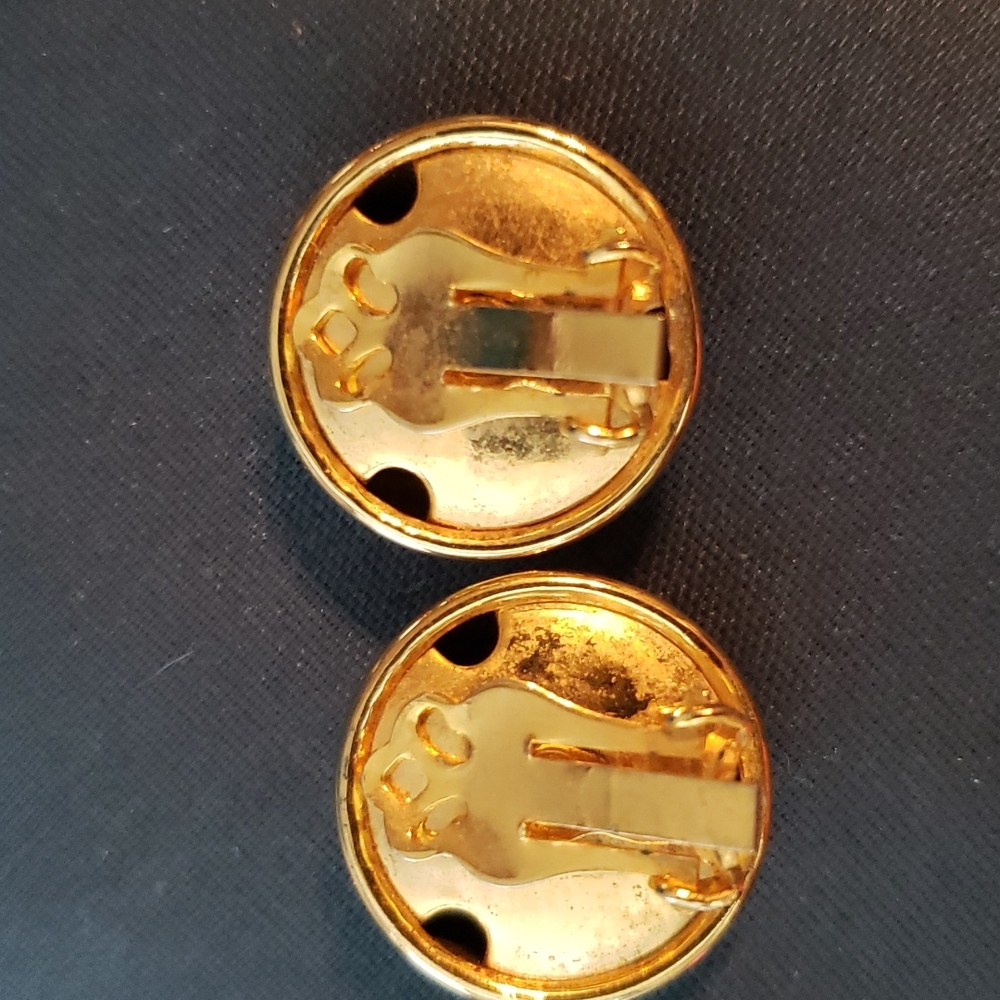 Vintage clip on earrings - Picture 6 of 8